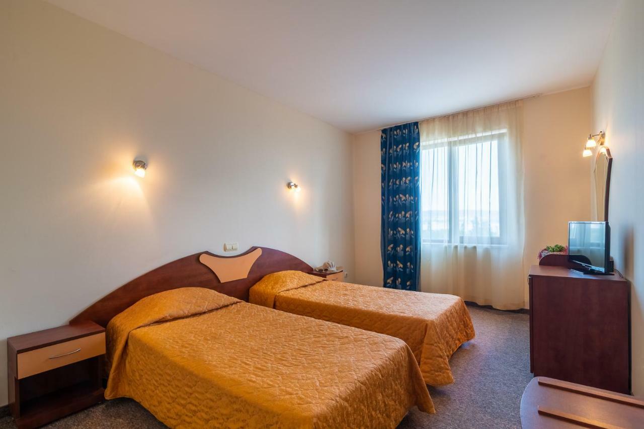 Adamo Hotel Warna Exterior foto