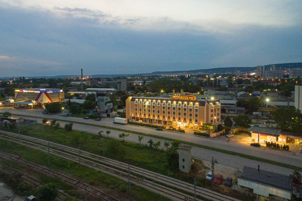 Adamo Hotel Warna Exterior foto